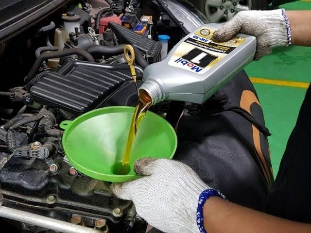 Có Nên Tự Thay Dầu Nhớt Tại Nhà? Ưu, Nhược Điểm Và Lời Khuyên Từ Chuyên Gia